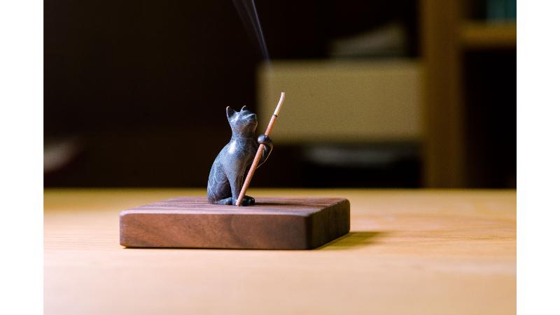 猫の置物の線香立て