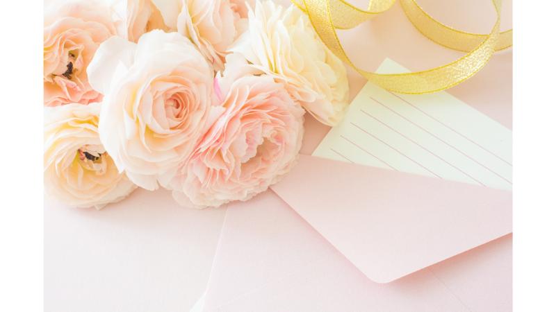 ピンクの花とピンクの手紙