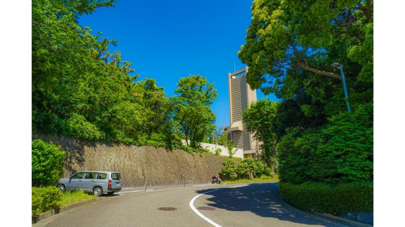 火葬場へと続く道路