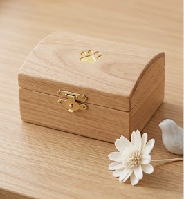 ペット用の木製のメモリアルボックス