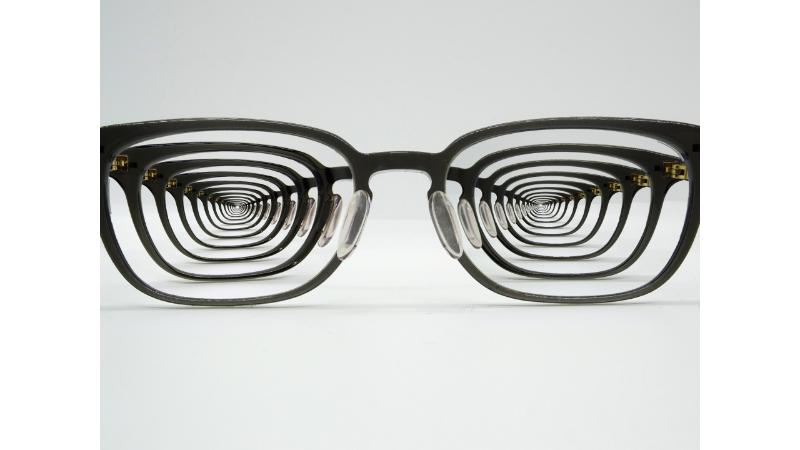 ループする眼鏡