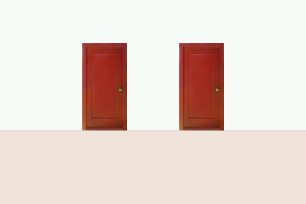 赤い2つの扉