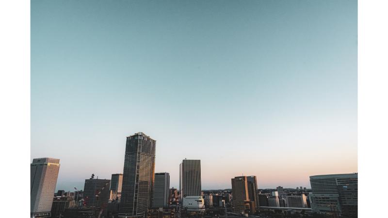 夕暮れの都市